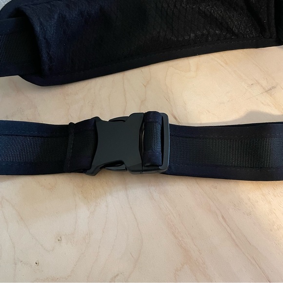 North Face Running Belt - Picture 3 of 4